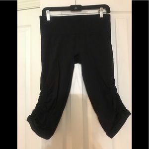 Lululemon black In the Flow Crop
